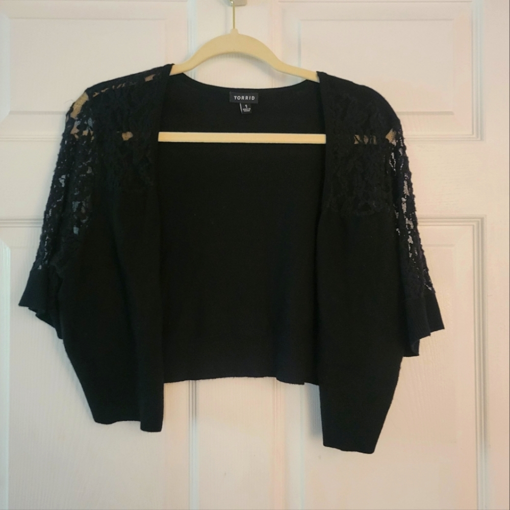 EUC Torrid black cover up shrug 1 1x